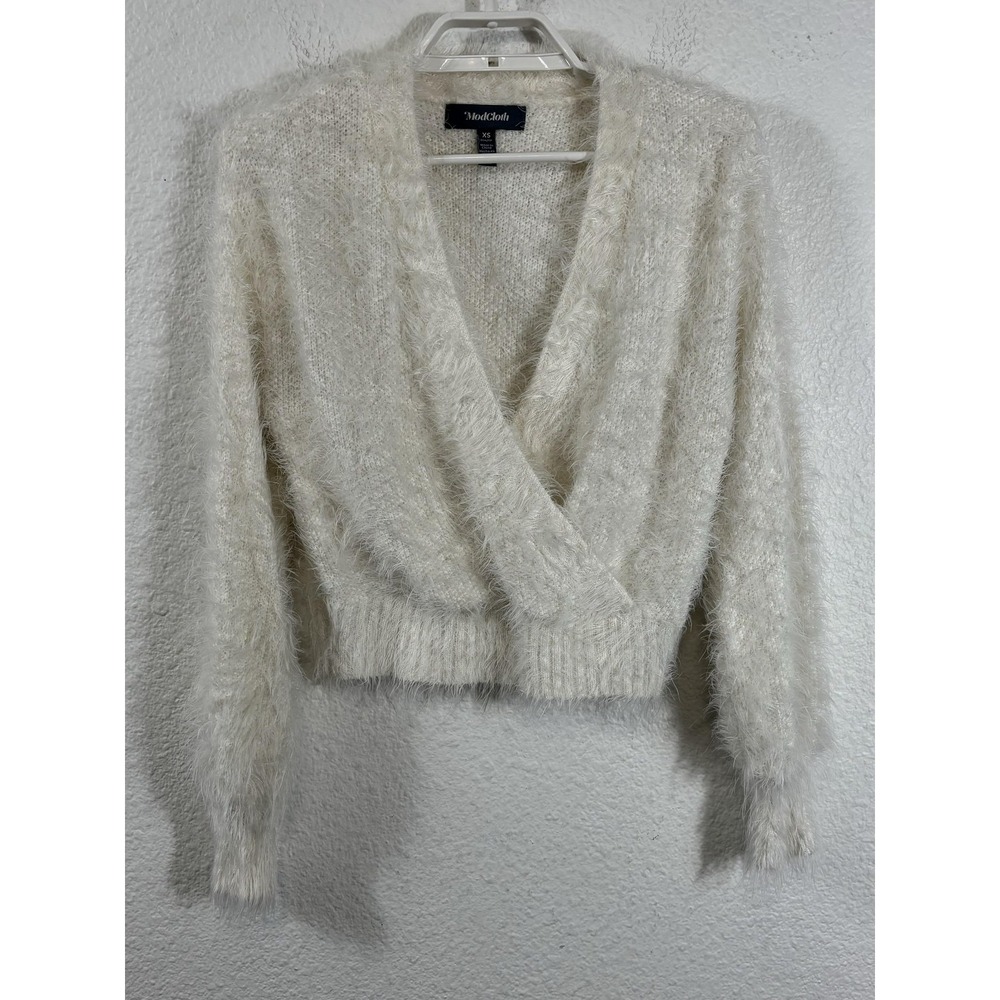 ModCloth Sweater Womens XS Ivory Cropped Fuzzy V Neck Long Sleeve Soft‎ Pullover